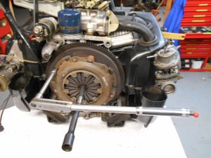 43.Serrage au couple après centrage du disque.