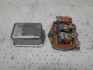 66. régulateur décapé