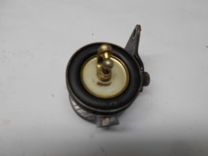 14. Bien orienter la commande de tiroir par rapport à la tige de commande sur l'auto.