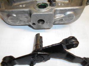 15. Levier de commande muni du circlips