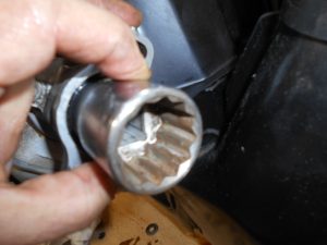 16. Replacing the left camshaft rear seal, distributor side.