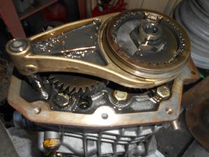 37. Cleaning the gearbox sealing surface for the rear cover.